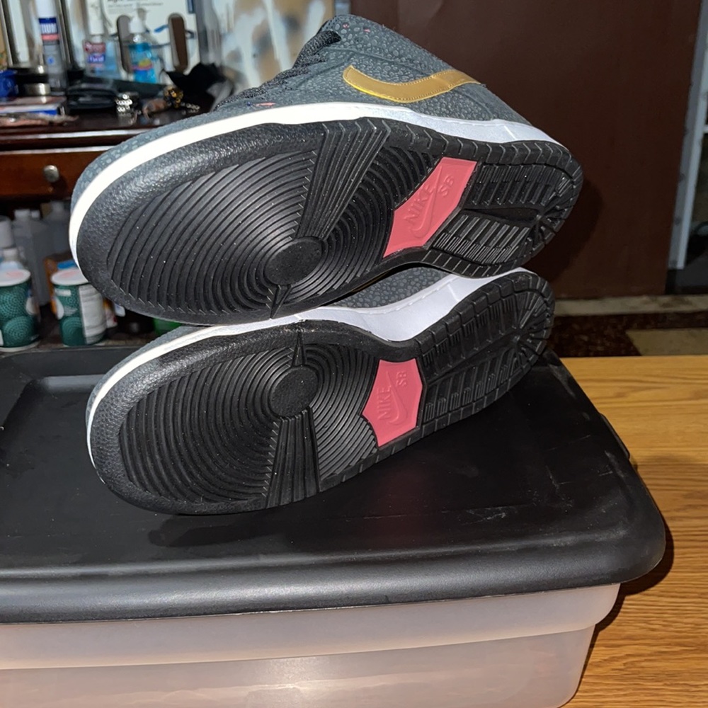 Nike SB Dunk `Walk Of Fame’ - Picture 9 of 10